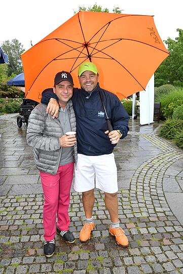 Regen und Unwetter konnten die Stars nicht davon abhalten, auf dem Golfplatz Spaß zu haben. Die Bilder des Events.