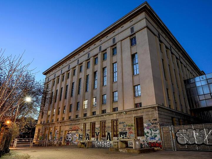 Im Berghain spielt wieder Musik - allerdings nur draußen.