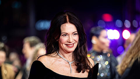 Iris Berben spricht offen &uuml;ber Sch&ouml;nheitsideale, Selbstliebe und ihre modischen Entscheidungen.