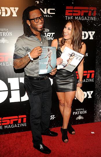 Gut gelaunt: Hier zeigt sich die schöne Torhüterin bei der Vorstellung der "Body Issue" gemeinsam mit dem Baseballspieler José Reyes von den New York Mets. Reyes stand ebenfalls Modell für die Sonderausgabe des ESPN-Magazins, in dem berühmte Sportstars die Hüllen fallen lassen.