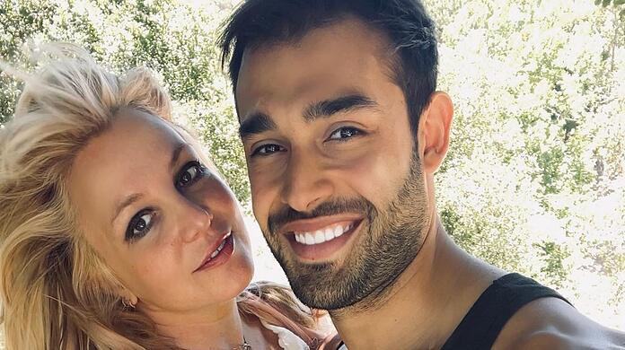 Britney Spears ist über beide Ohren in den zwölf Jahre jüngeren Sam Asghari verliebt