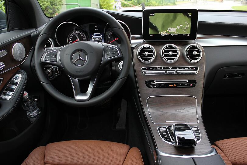 Formschön und klar strukturiert: das Cockpit des GLC Coupé.
