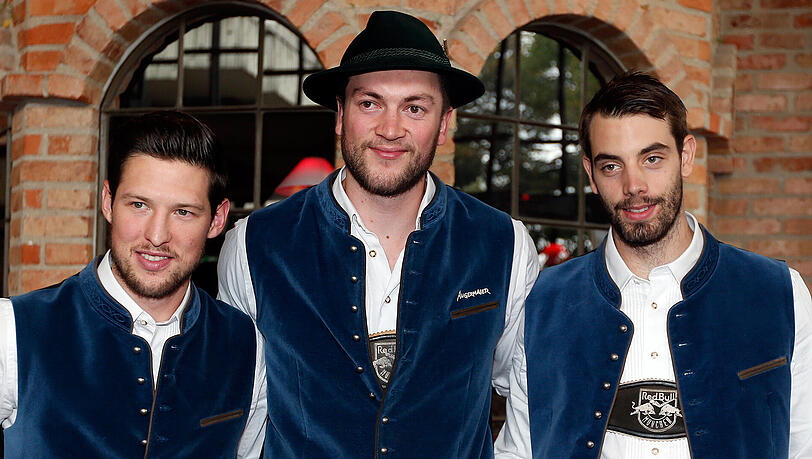 Die Eishockey-Cracks Patrick Hager, Konrad Abeltshauser und Markus Lauridsen vom EHC Red Bull München (von links). Die Eishockey-Cracks Patrick Hager, Konrad Abeltshauser und Markus Lauridsen vom EHC Red Bull München (von links).