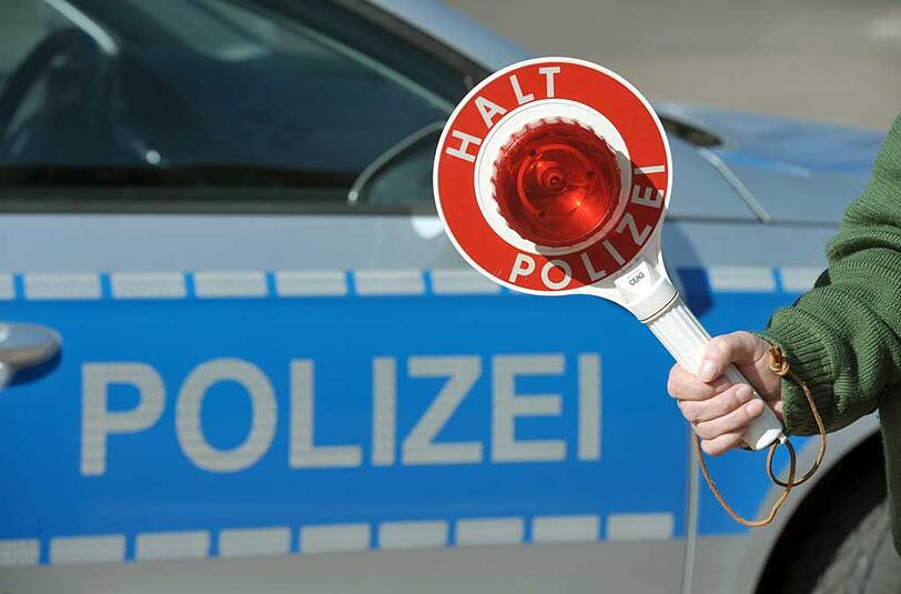 Die Polizei hielt den Mercedes-Fahrer am Maximiliansplatz an, nachdem er zuvor mit 135 km/h durch den Altstadtringtunnel fuhr. (Symbolbild)