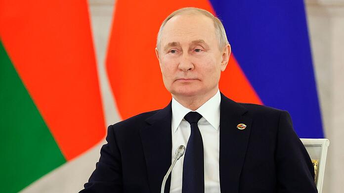 Russlands Präsident Wladimir Putin hat ein Gesetz über eine leichtere Einberufung Wehrpflichtiger in Kraft gesetzt.