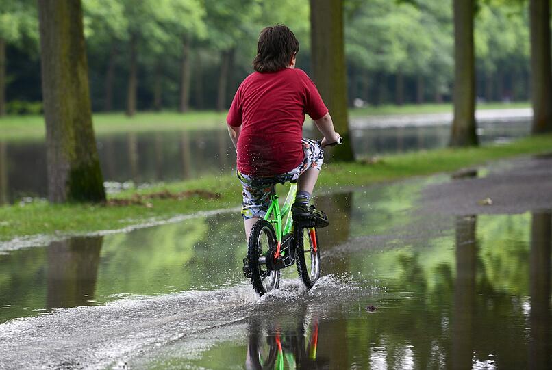 Hagel, Gewitter, Regen und Blitze: So wütete das Unwetter am Mittwoch in Deutschland. Die Bilder...