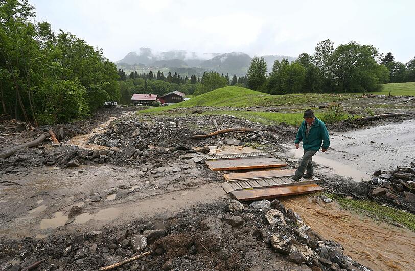 Bilder von der Schlammlawine in Oberstdorf vor einigen Tagen.
