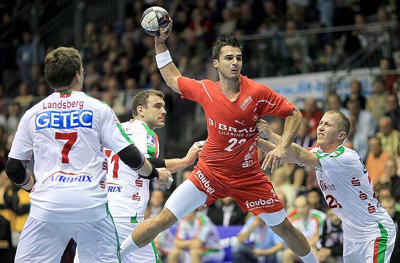 Auch Linksaußen Michael Allendorf (m.) fällt für die kommende Handball-Europameisterschaft aus.