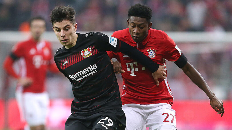 26. November 2016: Leverkusens Kai Halpertz (links) im Duell mit Bayern-Profi David Alaba.