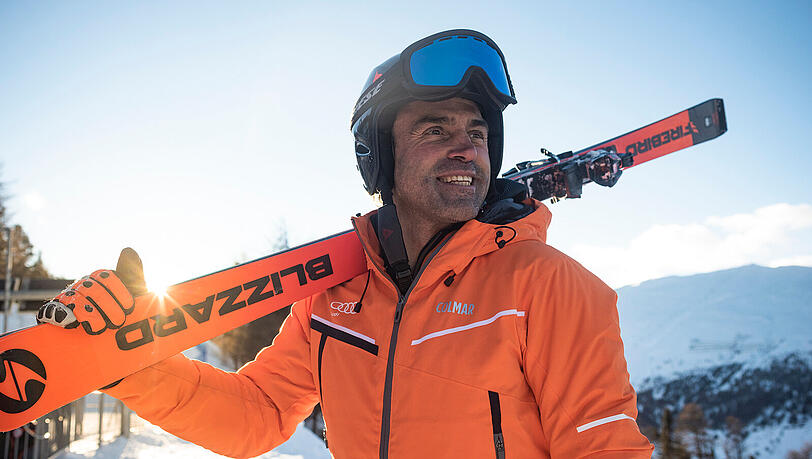 "Am Morgen war ich beim Einkaufen und auf der Bank, mit Atemmaske und Handschuhen", sagt der frühere Ski-Superstar Kristian Ghedina, der in Südtirol lebt – dort herrscht Ausgangssperre. "Am Morgen war ich beim Einkaufen und auf der Bank, mit Atemmaske und Handschuhen", sagt der frühere Ski-Superstar Kristian Ghedina, der in Südtirol lebt – dort herrscht Ausgangssperre.