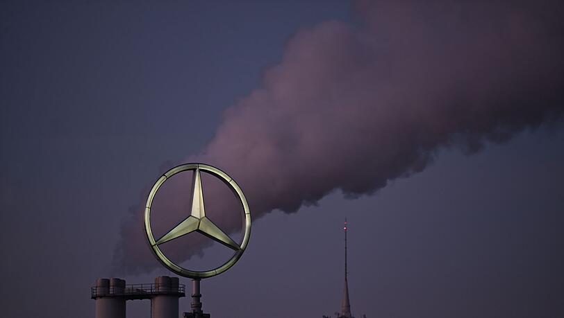 Mercedes-Benz hat zu Jahresbeginn weniger Fahrzeuge verkauft. (Archivbild)