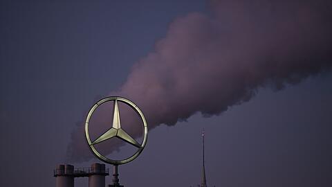 Mercedes-Benz hat zu Jahresbeginn weniger Fahrzeuge verkauft. (Archivbild)