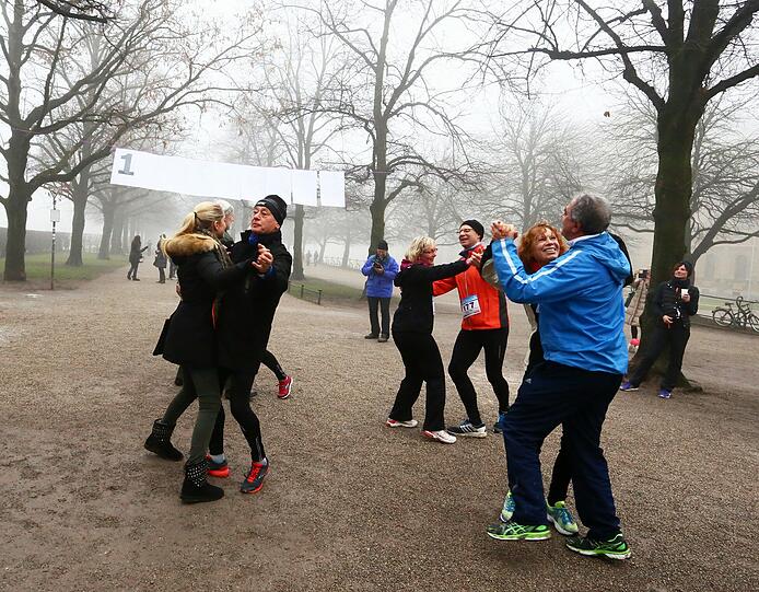 Wer nach dem Lauf noch nicht am Ende ist, tanzt am Ziel Walzer.