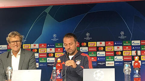 Hansi Flick bei seiner ersten PK als Cheftrainer.