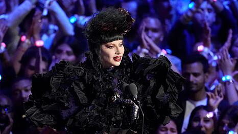 Für Lady Gaga war es ein aufregender Abend: Sie bekam mehrere Preise - und trat danach noch bei einem Konzert auf.