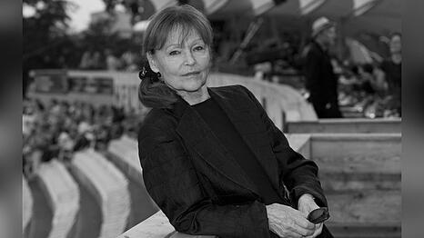 Angelica Domr&ouml;se ist gestorben.