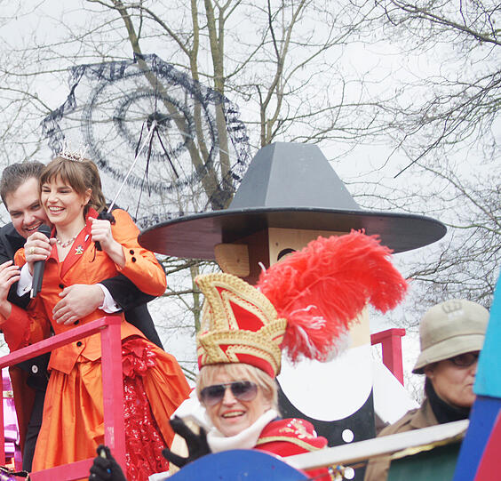 Die Münchner Faschingsumzüge am Königs- und Odeonsplatz.