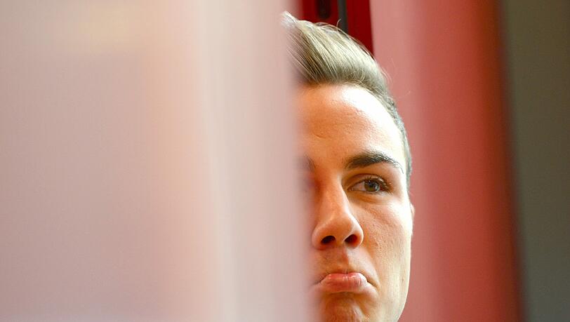 Mario Götze ist noch nicht im Rhythmus. Dass er bis zum Saisonstart auch mental fit wird, bezweifelt er aber nicht. Mario Götze ist noch nicht im Rhythmus. Dass er bis zum Saisonstart auch mental fit wird, bezweifelt er aber nicht.