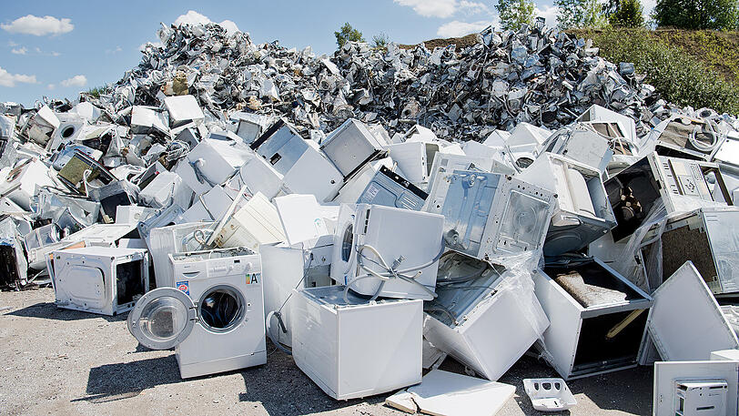 Nicht mehr benötigt: Ausgediente Elektrogeräte wie Waschmaschinen, Trockner und Spülmaschinen.
