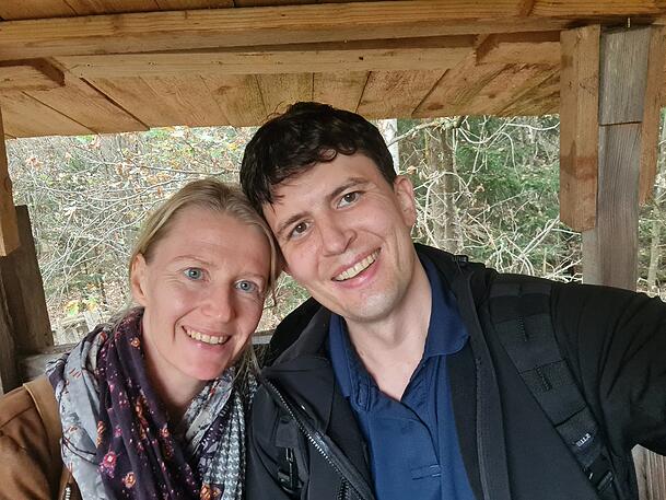 Am Freitag, 15.03.2024, gegen 10.30 Uhr wurde der Ehemann von Vanessa Huber, Tobias Huber, tot in der gemeinsamen Wohnung aufgefunden.