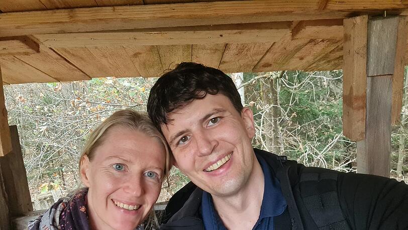 Am Freitag, 15.03.2024, gegen 10.30 Uhr wurde der Ehemann von Vanessa Huber, Tobias Huber, tot in der gemeinsamen Wohnung aufgefunden. Am Freitag, 15.03.2024, gegen 10.30 Uhr wurde der Ehemann von Vanessa Huber, Tobias Huber, tot in der gemeinsamen Wohnung aufgefunden.