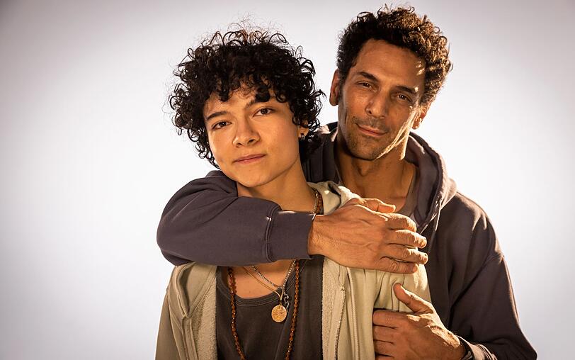 Hier sind Noom (Narayan David Hecter) und sein Vater Largo Winch (Tomer Sisley) noch glücklich vereint. Hier sind Noom (Narayan David Hecter) und sein Vater Largo Winch (Tomer Sisley) noch glücklich vereint.