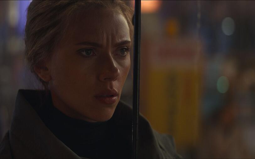 Black Widow (Scarlett Johansson) trauert um die Gefährten, die sie zurücklassen musste. Black Widow (Scarlett Johansson) trauert um die Gefährten, die sie zurücklassen musste.