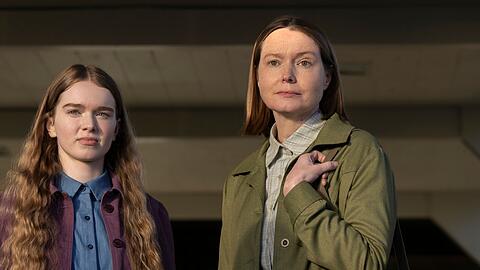Carrie (Summer H. Howell, links) und ihre religi&ouml;s fundamentalistische Mutter Margaret (Samantha Sloyan) mussten schon einiges durchmachen.