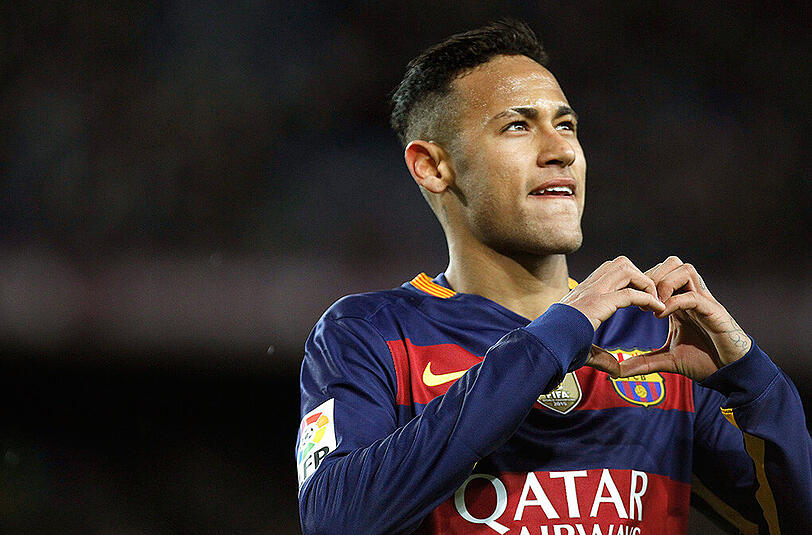 Mit einem Marktwert von 100 Millionen Euro belegt Neymar laut "transfermarkt.de" im weltweiten Ranking den dritten Platz hinter Messi (120 Millionen Euro) und Real Madrids Cristiano Ronaldo (110 Millionen Euro).