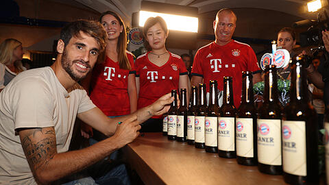 Sponsoren-Termin mit Fans: Javi Martínez bei Paulaner.