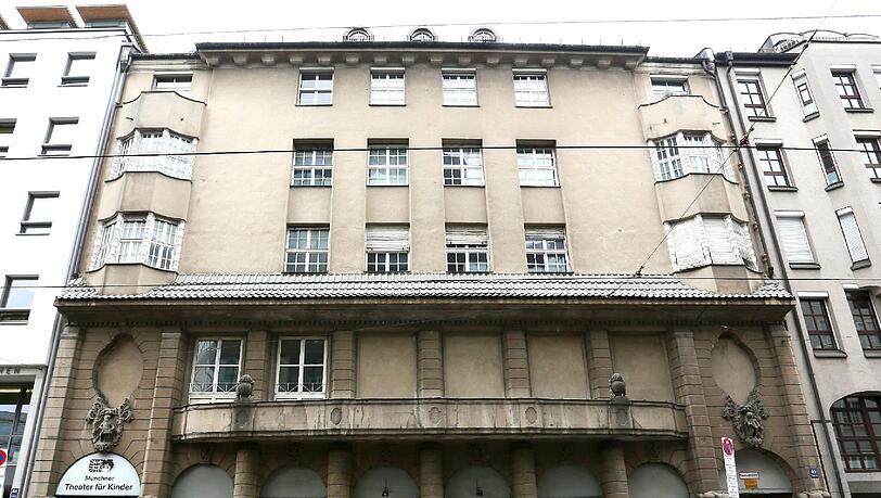 Seit 45 Jahren gibt es das Münchner Theater für Kinder, am heutigen Sitz in der Dachauer Straße ist es seit 1977. Seit 45 Jahren gibt es das Münchner Theater für Kinder, am heutigen Sitz in der Dachauer Straße ist es seit 1977.