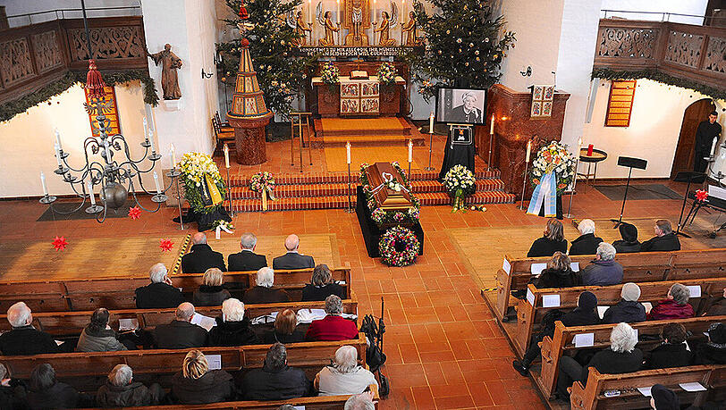 Die Bilder der Trauerfeier für Ruth Leuwerik in der Münchner Stephanuskirche. Die Bilder der Trauerfeier für Ruth Leuwerik in der Münchner Stephanuskirche.