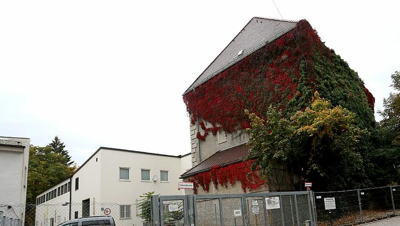Hotterstraße 10 und 12: Der Bunker und das Grundstück dahinter werden als „Baugrundstück mit Einzeldenkmal in Traumlage“ angeboten. Hotterstraße 10 und 12: Der Bunker und das Grundstück dahinter werden als „Baugrundstück mit Einzeldenkmal in Traumlage“ angeboten.