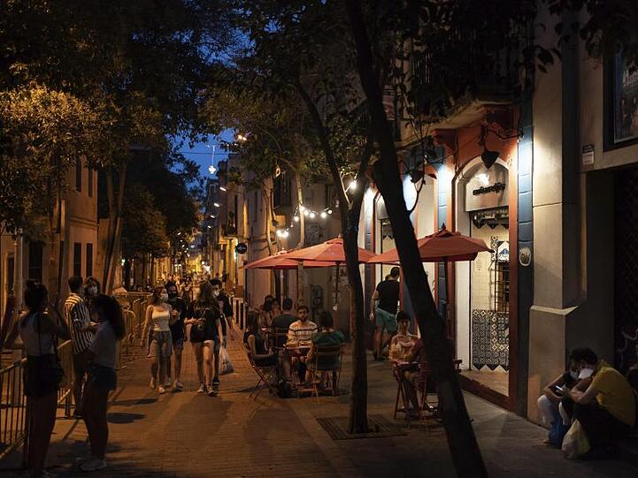 Das Stadtviertel Gracia in Barcelona: Das Auswärtige Amt rät vom Besuch der Touristen-Metropole im Nordosten Spaniens ab.
