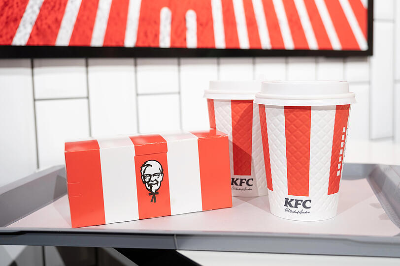 Kentucky Fried Chicken war seine erste Gastro-Station. Kentucky Fried Chicken war seine erste Gastro-Station.
