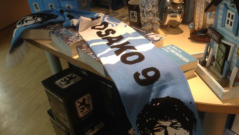 Der neue Osako-Fanschal ist jetzt im Fanshop erhältlich. Der neue Osako-Fanschal ist jetzt im Fanshop erhältlich.