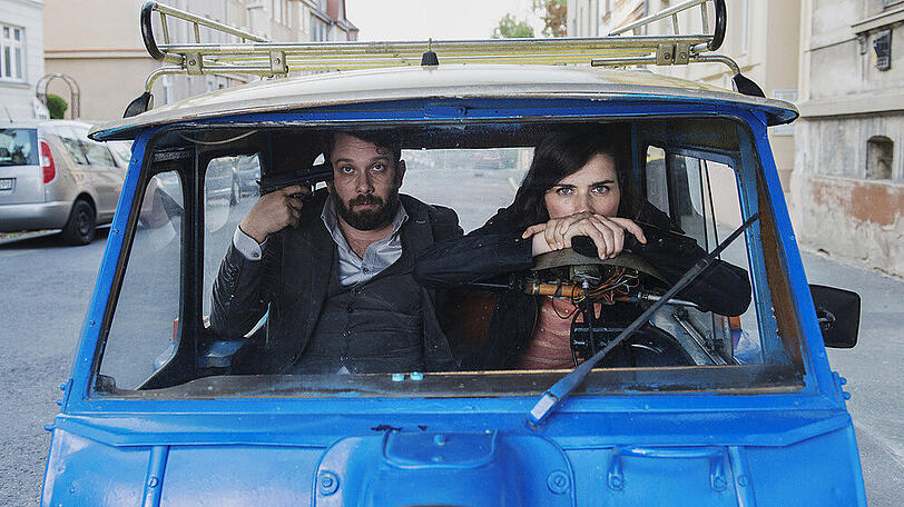 Lessing (Christian Ulmen) und Dorn (Nora Tschirner) sind tatverdächtig und fliehen wie "Thelma und Louise"