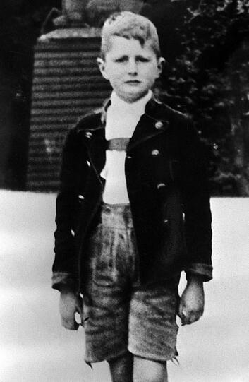 Hans-Jochen als kleiner Schulbub im Jahr 1934.