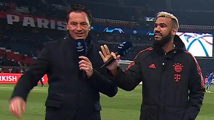 Eric Maxim Choupo-Moting (r.) im Interview mit Amazon-Prime-Moderator Sebastian Hellmann.