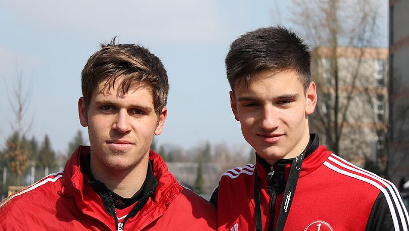 Aus Königsblau wurde Rot-Schwarz: Die beiden Ex-Schalker Patrick Rakovsky (links) und Noah Korczowski sind die Hoffnungsträger und Nachwuchstalente beim Club. Aus Königsblau wurde Rot-Schwarz: Die beiden Ex-Schalker Patrick Rakovsky (links) und Noah Korczowski sind die Hoffnungsträger und Nachwuchstalente beim Club.