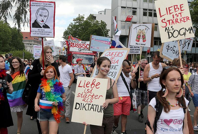 Christopher Street Day in Berlin: Die Bilder von der buntesten Parade der Stadt zum Durchklicken.