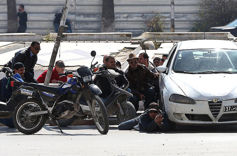 Sehen Sie hier weitere Bilder vom Einsatz der tunesischen Sondereinsatzkräfte in Tunis.