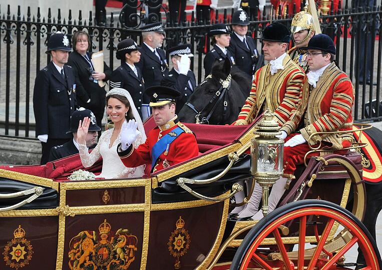 Die Trauung, die Kutschfahrt, der Kuss - die schönsten Bilder von der Traumhochzeit in London.