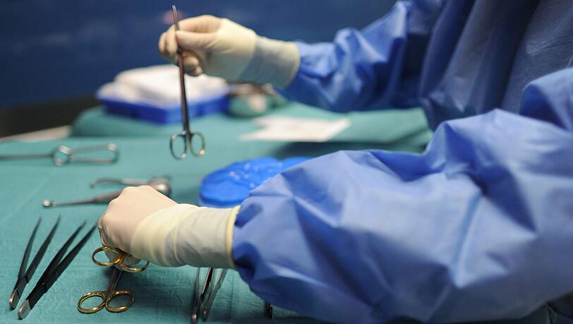 Die meisten Verdachtsfälle gibt es in der Chirurgie. Die meisten Verdachtsfälle gibt es in der Chirurgie.