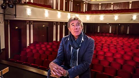 Thomas Pekny, der Leiter und Geschäftsführer der Komödie im Bayerischen Hof und der Münchner Tournee in seinem leeren Theater.