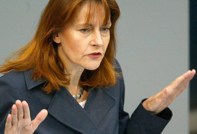 Politik ist, wenn man sich die Löhne selbst erhöhen kann: Die Vizepräsidentin des Bundestages, Edelgard Bulmahn.