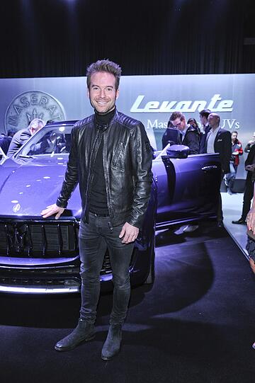 Sebastian Höffner vor dem neuen "Levante" von Maserati