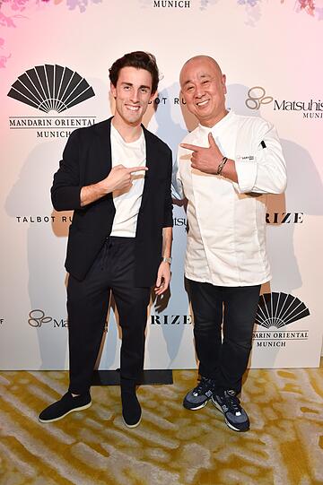 FC Bayern Neuzugang Álvaro Odriozola mit Nobu Matsuhisa