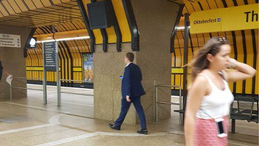 Noch ist es leer am U-Bahnhof Theresienwiese. Die nächsten zwei Wochen wird das anders aussehen. Noch ist es leer am U-Bahnhof Theresienwiese. Die nächsten zwei Wochen wird das anders aussehen.