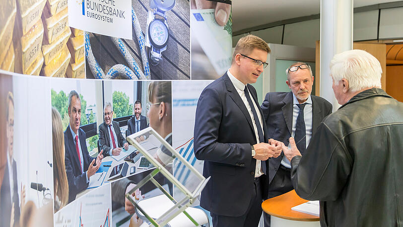 Die führenden Persönlichkeiten der Finanzbranche versammeln sich in München, um interessierten Privatanlegern die aktuellsten Anlagetrends und Produkte zu präsentieren. Die führenden Persönlichkeiten der Finanzbranche versammeln sich in München, um interessierten Privatanlegern die aktuellsten Anlagetrends und Produkte zu präsentieren.